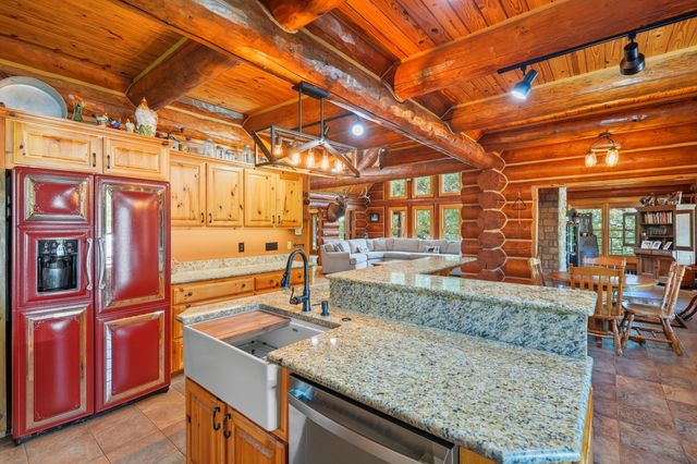 2024 Dogwood Tree Road, Reeds Spring, MO 65737