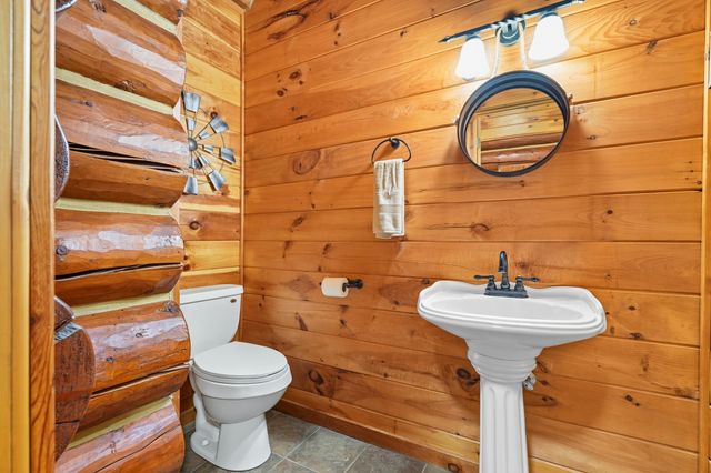 2024 Dogwood Tree Road, Reeds Spring, MO 65737