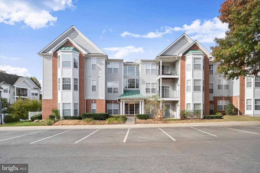 Image 1 of property listing at 1974 SCOTTS CROSSING WAY #102, Annapolis, MD 21401