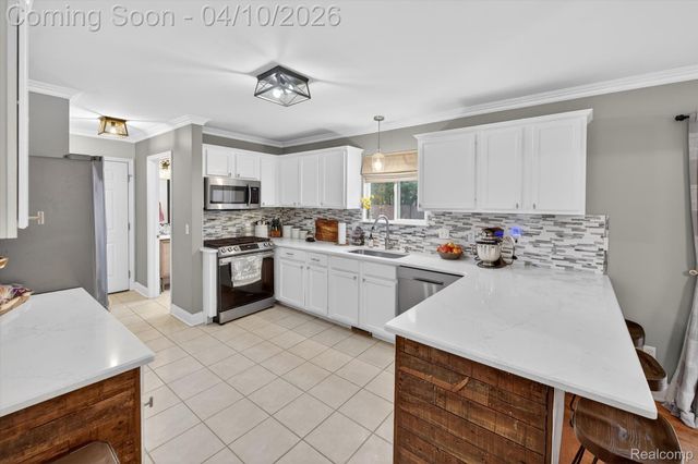 2454 Calvin Court, Hamburg Township, MI 48169