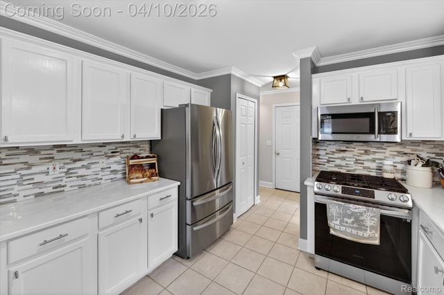 2454 Calvin Court, Hamburg Township, MI 48169