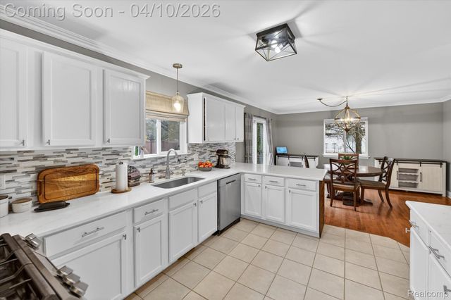 2454 Calvin Court, Hamburg Township, MI 48169