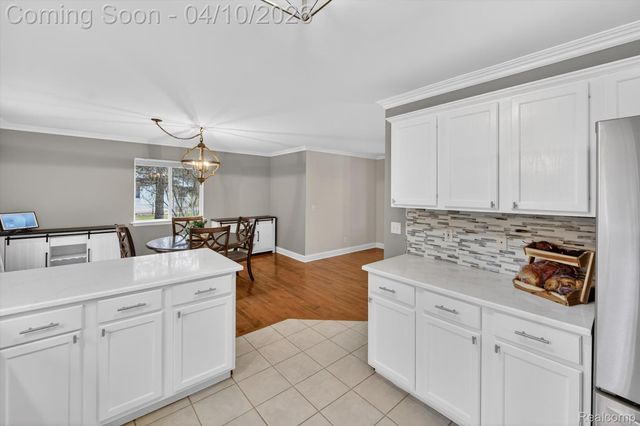 2454 Calvin Court, Hamburg Township, MI 48169