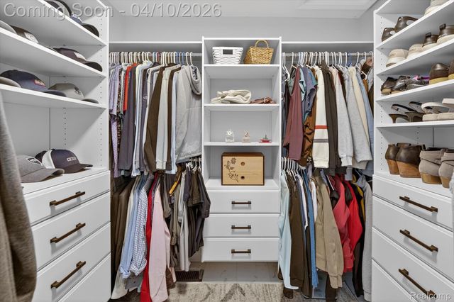 2454 Calvin Court, Hamburg Township, MI 48169