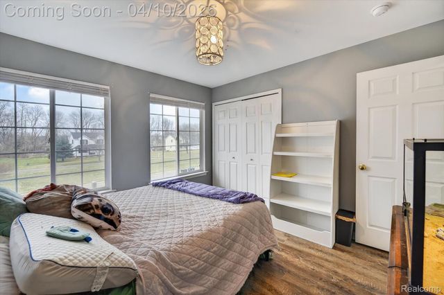 2454 Calvin Court, Hamburg Township, MI 48169