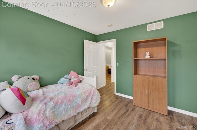 2454 Calvin Court, Hamburg Township, MI 48169