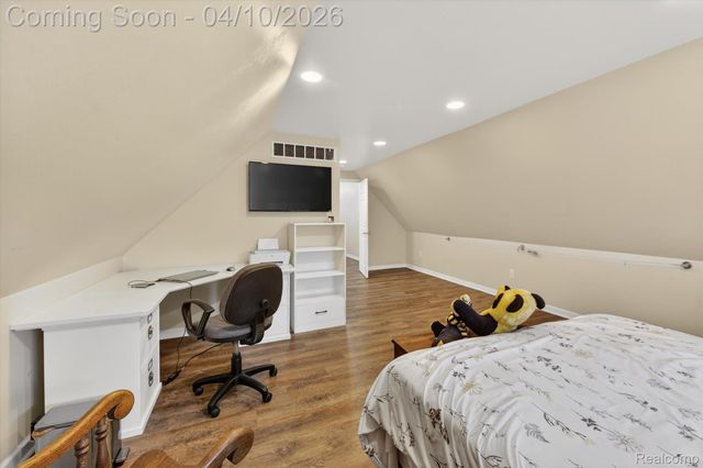 2454 Calvin Court, Hamburg Township, MI 48169