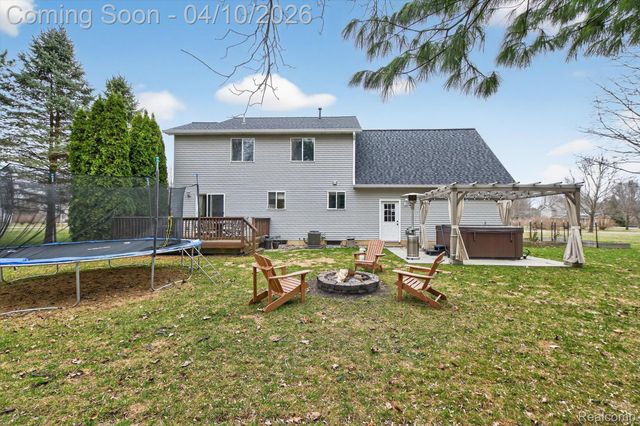 2454 Calvin Court, Hamburg Township, MI 48169