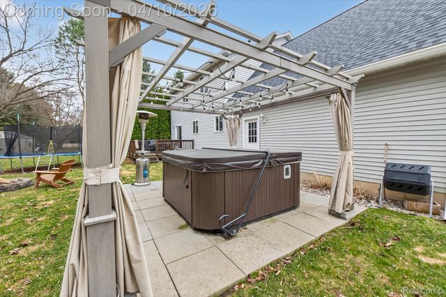 2454 Calvin Court, Hamburg Township, MI 48169