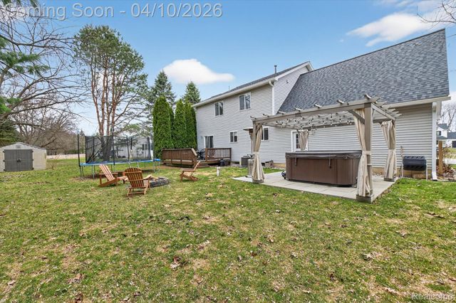 2454 Calvin Court, Hamburg Township, MI 48169