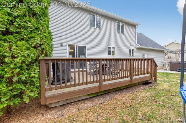 2454 Calvin Court, Hamburg Township, MI 48169