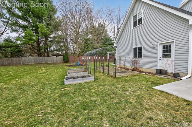 2454 Calvin Court, Hamburg Township, MI 48169