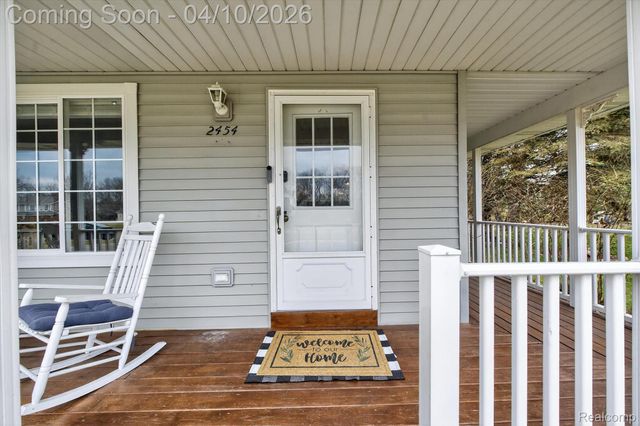 2454 Calvin Court, Hamburg Township, MI 48169
