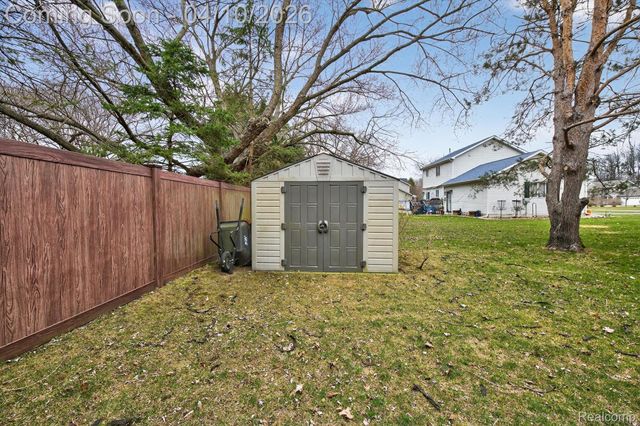 2454 Calvin Court, Hamburg Township, MI 48169