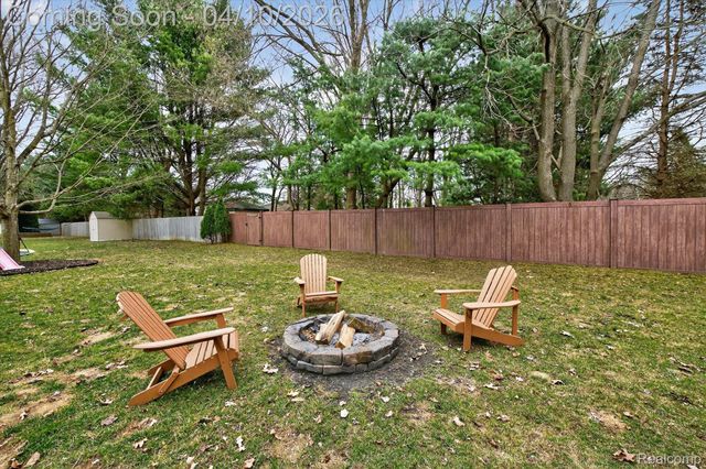 2454 Calvin Court, Hamburg Township, MI 48169