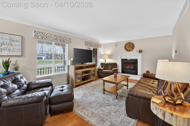 2454 Calvin Court, Hamburg Township, MI 48169