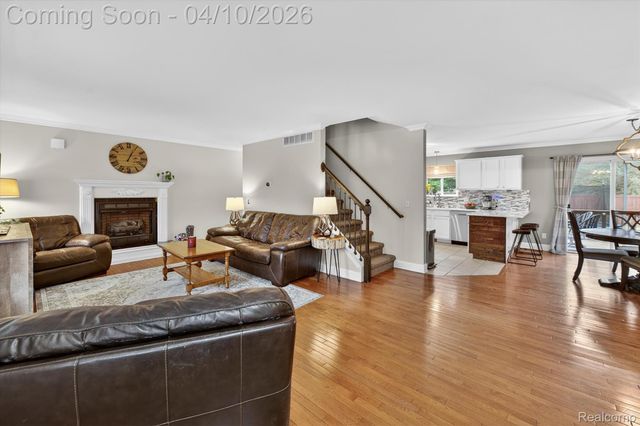 2454 Calvin Court, Hamburg Township, MI 48169