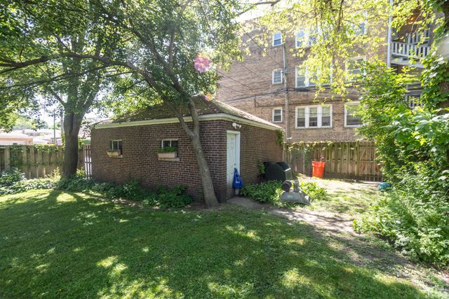 2701 W Fitch Avenue, Chicago, IL 60645