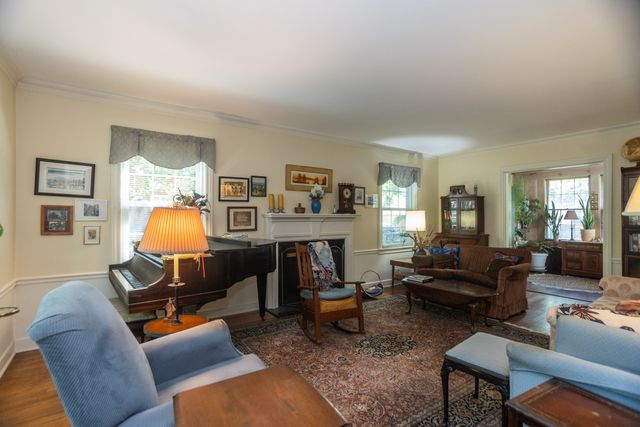 2701 W Fitch Avenue, Chicago, IL 60645