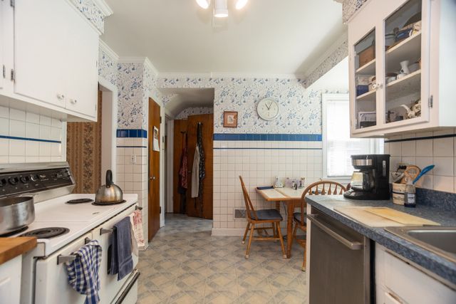 2701 W Fitch Avenue, Chicago, IL 60645