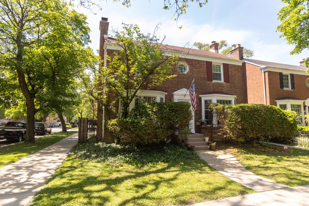 2701 W Fitch Avenue, Chicago, IL 60645
