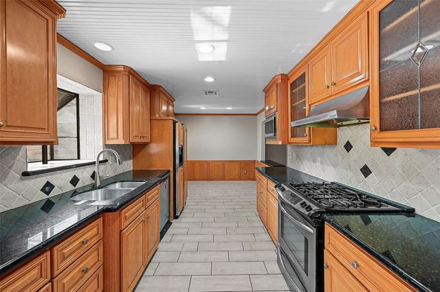 412 Spinner Road, Desoto, TX 75115