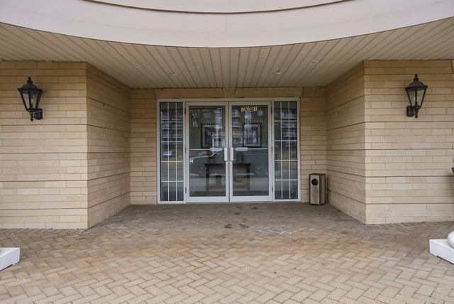 7081 W Touhy Avenue 407, Niles, IL 60714