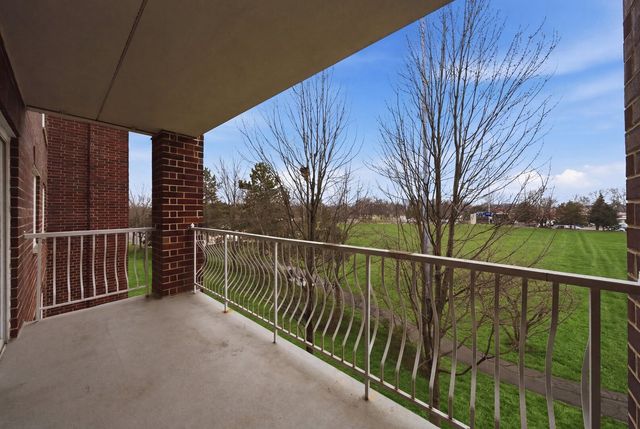 7081 W Touhy Avenue 407, Niles, IL 60714