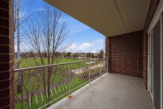 7081 W Touhy Avenue 407, Niles, IL 60714
