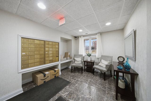 7081 W Touhy Avenue 407, Niles, IL 60714