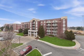 7081 W Touhy Avenue 407, Niles, IL 60714