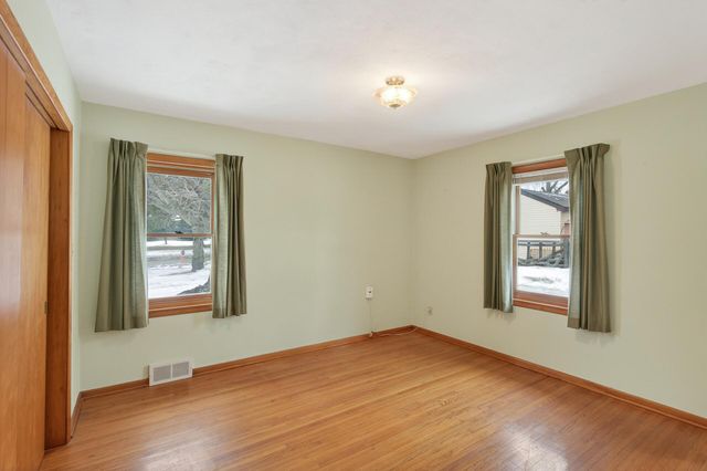 515 County Road B E, Maplewood, MN 55117