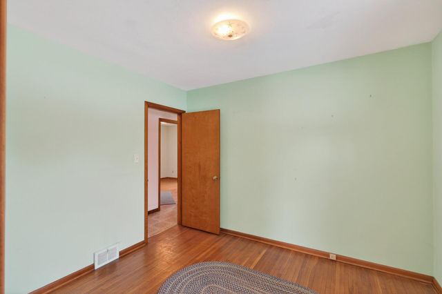 515 County Road B E, Maplewood, MN 55117