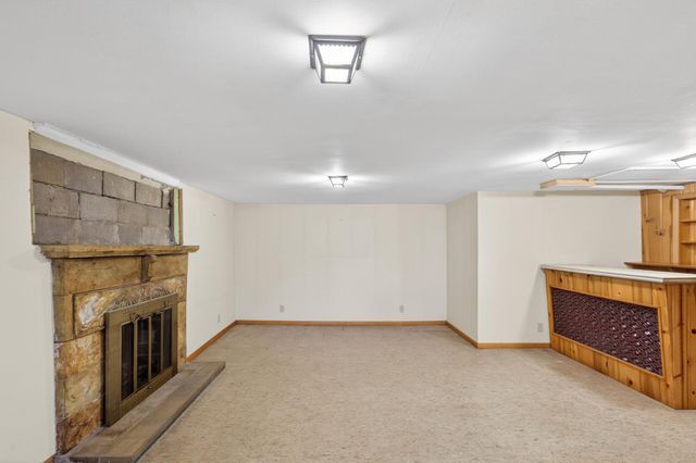 515 County Road B E, Maplewood, MN 55117