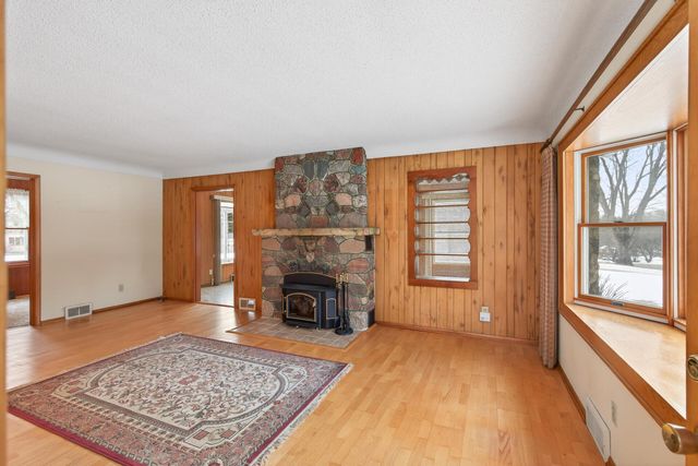 515 County Road B E, Maplewood, MN 55117