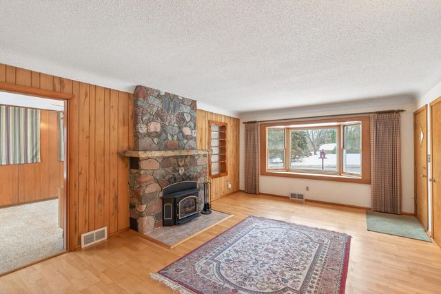 515 County Road B E, Maplewood, MN 55117