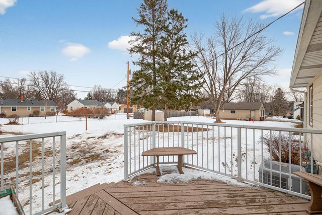 515 County Road B E, Maplewood, MN 55117