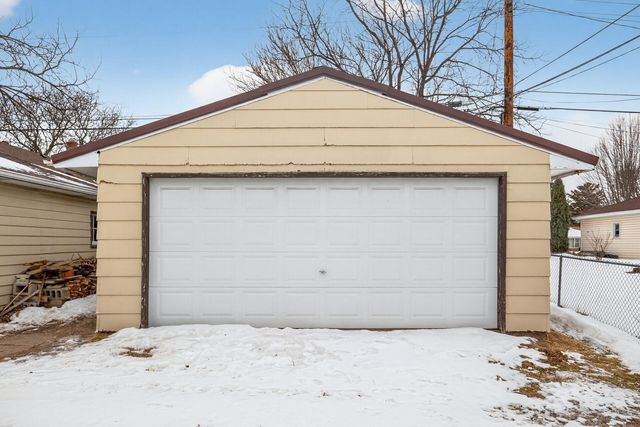 515 County Road B E, Maplewood, MN 55117