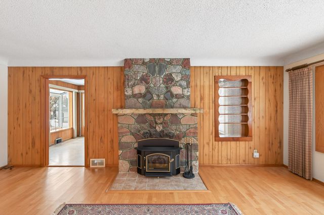 515 County Road B E, Maplewood, MN 55117