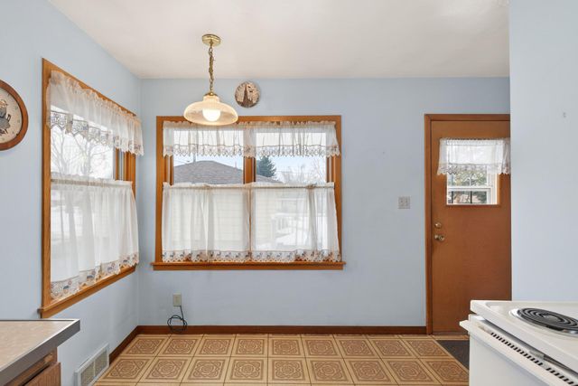 515 County Road B E, Maplewood, MN 55117