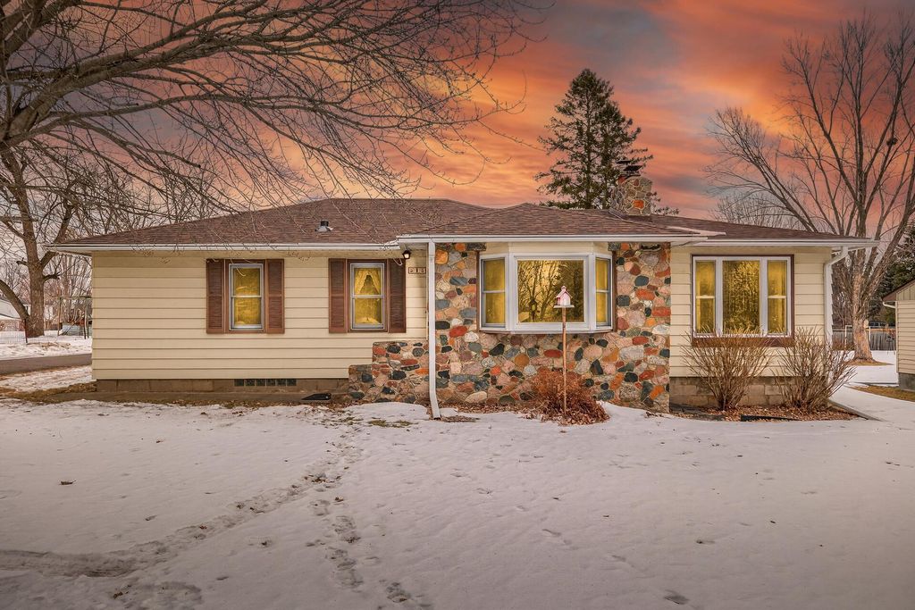 515 County Road B E, Maplewood, MN 55117