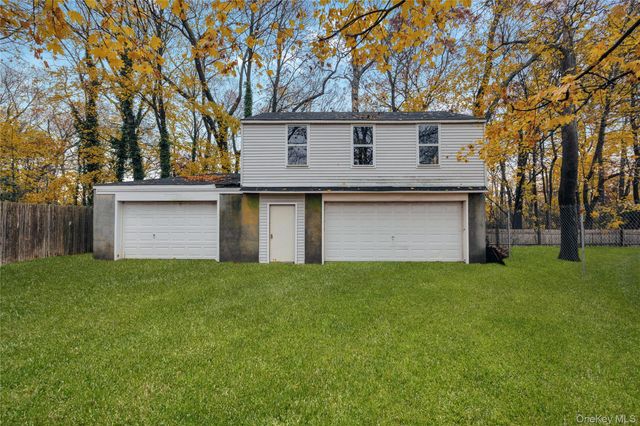 35 Andrew Avenue, Islip Terrace, NY 11752