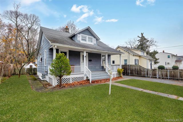 35 Andrew Avenue, Islip Terrace, NY 11752