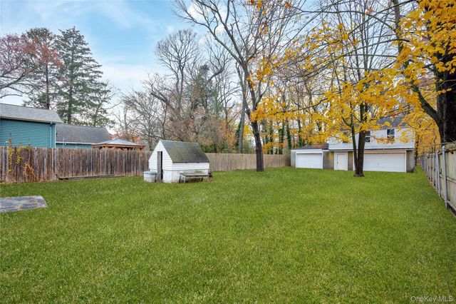 35 Andrew Avenue, Islip Terrace, NY 11752