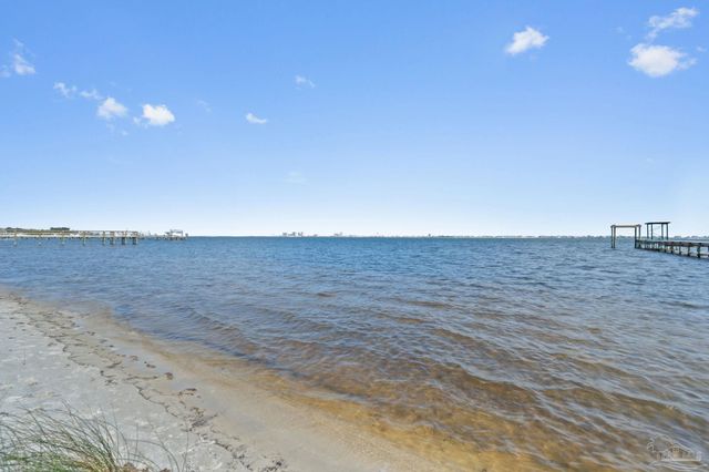 7475 Soundshore Dr, Navarre, FL 32566