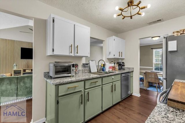 40 Whippoorwill Lane East, Richmond Hill, GA 31324