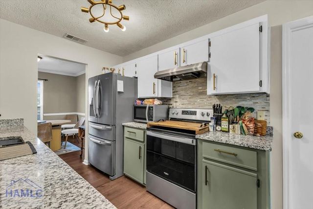 40 Whippoorwill Lane East, Richmond Hill, GA 31324