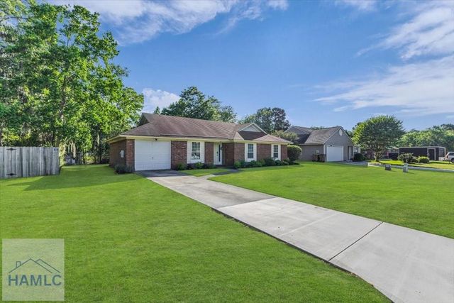 40 Whippoorwill Lane East, Richmond Hill, GA 31324