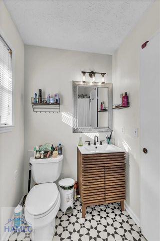 40 Whippoorwill Lane East, Richmond Hill, GA 31324
