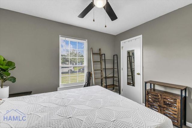 40 Whippoorwill Lane East, Richmond Hill, GA 31324